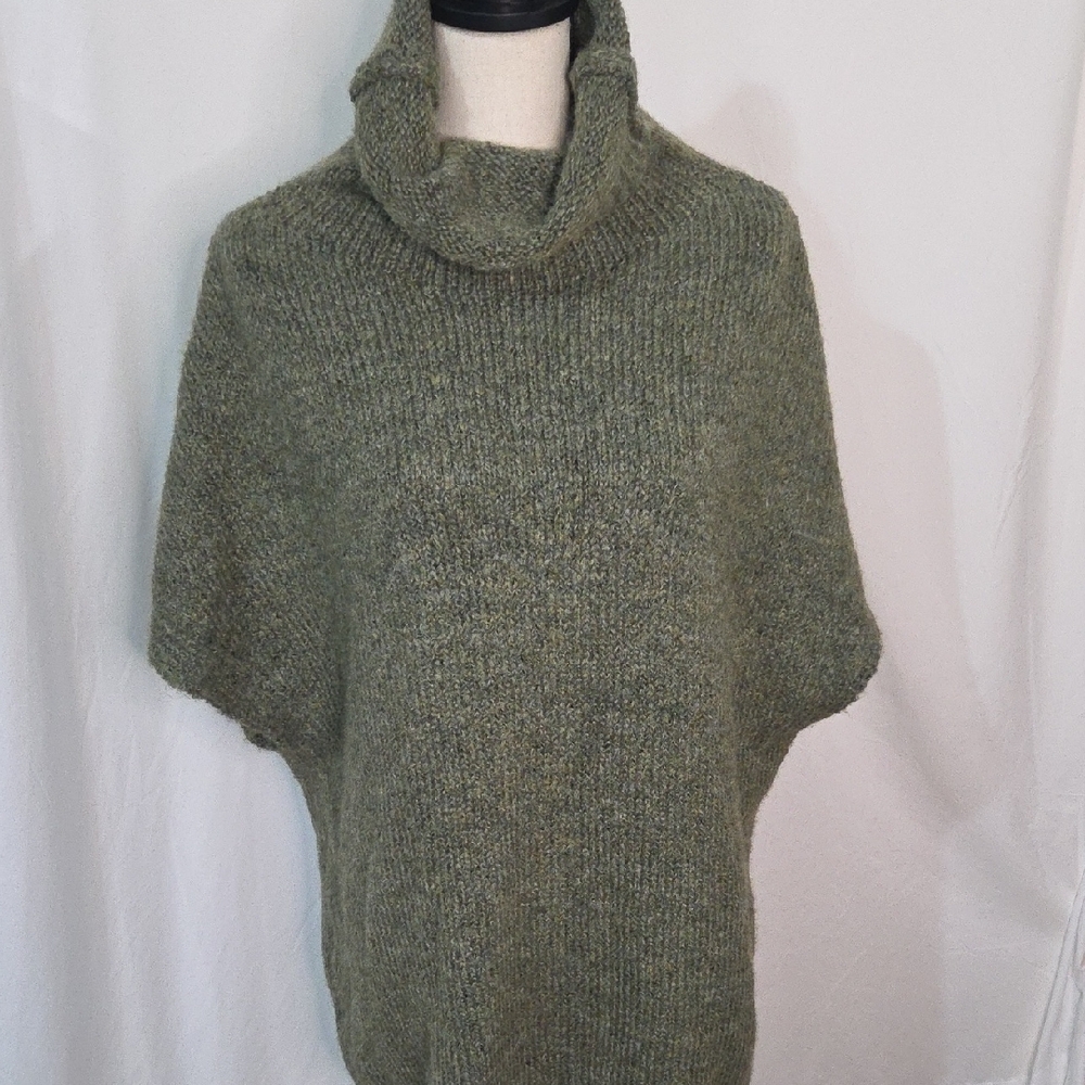 Fashion Nova Sage Green Cowl Neck Short Sleeve Tunic Sweater Medium JYYS-YJ00078